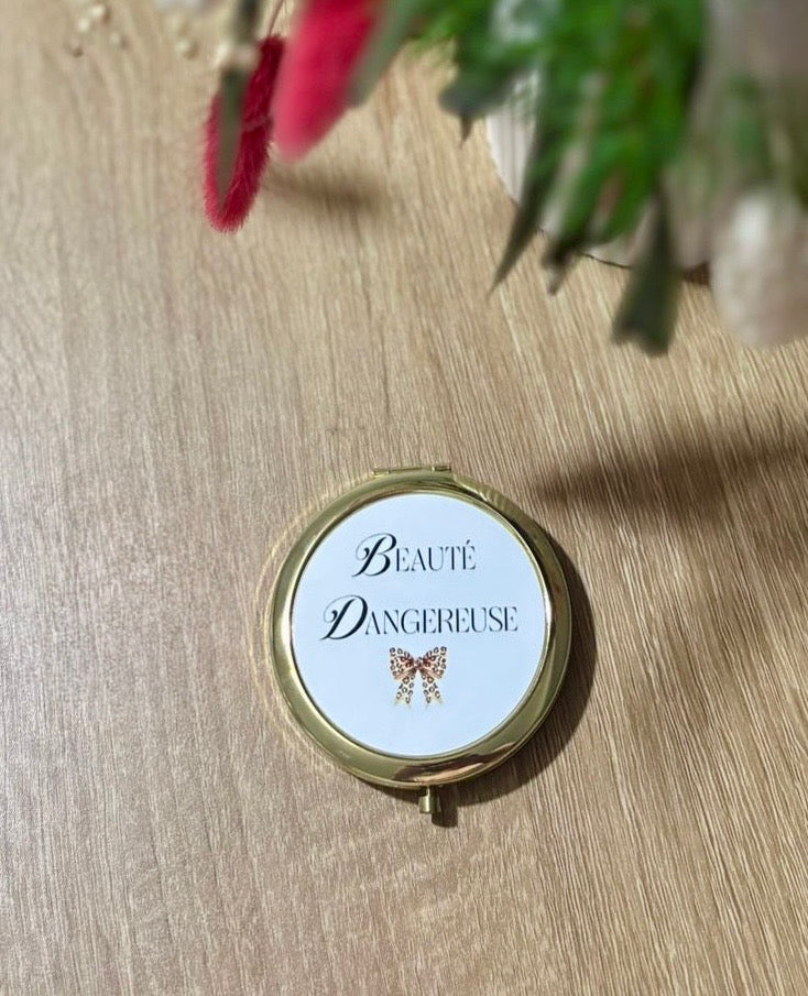 Miroir de poche "Beauté Dangereuse"