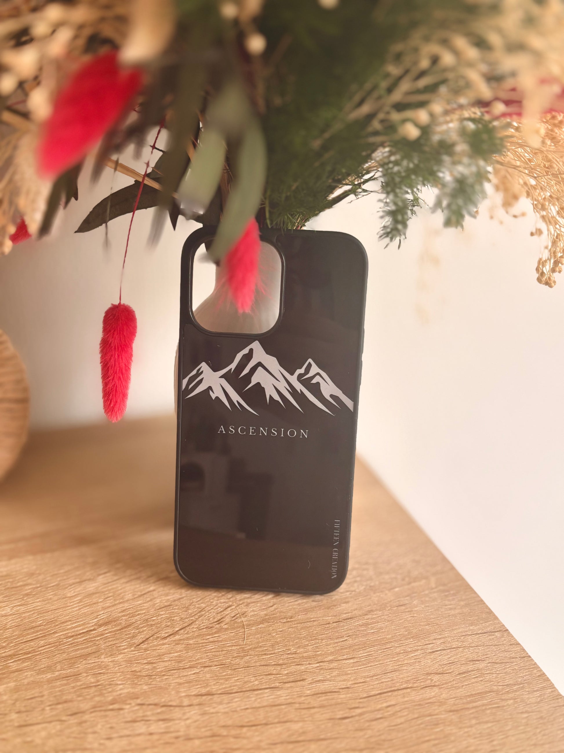 Coque de téléphone personnalisée avec motif sommets de montagnes, compatible avec plusieurs modèles de smartphones.